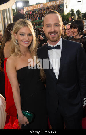 Lauren Parsekian und Schauspieler Aaron Paul nehmen an der 70. jährlichen Golden Globes Awards im Beverly Hilton in Beverly Hills, CA am Sonntag, den 13. Januar 2013. Stockfoto