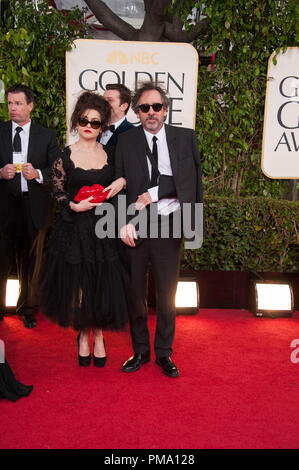 Schauspielerin Helena Bonham Carter und Regisseur Tim Burton nehmen an der 70. jährlichen Golden Globe Awards im Beverly Hilton in Beverly Hills, CA am Sonntag, den 13. Januar 2013. Stockfoto
