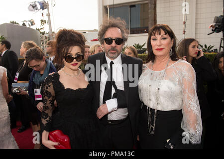 Helena Bonham Carter, Tim Burton, und Anjelica Huston nehmen an der 70. jährlichen Golden Globe Awards im Beverly Hilton in Beverly Hills, CA am Sonntag, den 13. Januar 2013. Stockfoto