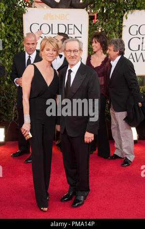 Für BEST DIRECTOR - Motion Picture Nominiert für "LINCOLN", Regisseur Steven Spielberg nimmt an der 70. jährlichen Golden Globe Awards mit Kate Capshaw im Beverly Hilton in Beverly Hills, CA am Sonntag, den 13. Januar 2013. Stockfoto