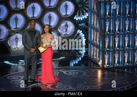 Jamie Foxx, Kerry Washington den Oscar® für den besten Dokumentarfilm Kurzfilm Betreff vorhanden während der Live ABC Fernsehen der Oscars® von der Dolby® Theater in Hollywood, CA, Sonntag, 24. Februar 2013 ausgestrahlt. Stockfoto