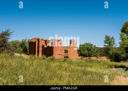 Quarai Ruinen, Nuestra Señora de La Purisima Concepcion de Quarai Kirche, Salinas Pueblo Missions National Monument in der Nähe von Bergluft, New Mexico, USA. Stockfoto