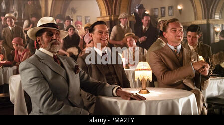 Tobey Maguire Stars wie Nick Carraway und Leonardo DiCaprio Stars wie Jay Gatsby in Warner Bros. Pictures' Der große Gatsby (2013) Stockfoto