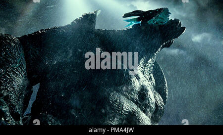 Ein Kaiju, code name Leatherback, in einer Szene aus dem Sci-Fi-Action Adventure" Warner Bros. Bilder und legendären Bilder Pacific Rim', ein Warner Bros.-Bilder freigeben. Stockfoto