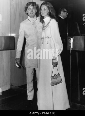 David Hemmings und Frau Gayle Hunnicutt, 1969 Datei Referenz # 32263 802THA Stockfoto