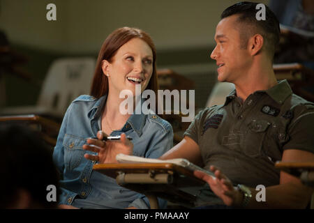 Julianne Moore und Writer-Director Joseph Gordon-Levitt Star in der Relativitätstheorie Medien Don Jon. Foto: Daniel McFadden © 2013 Relativity Media, LLC. Alle Rechte vorbehalten. Stockfoto