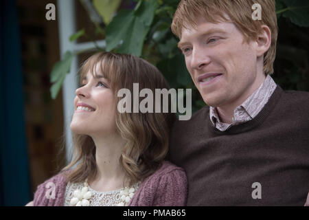 Mary (RACHEL MCADAMS) und Tim (DOMHNALL GLEESON) in 'Zeit' Stockfoto