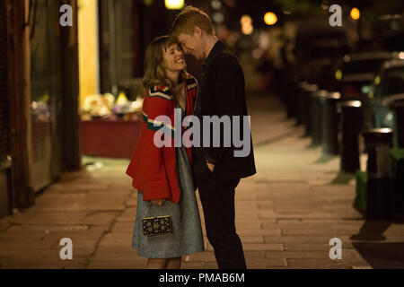 Mary (RACHEL MCADAMS) und Tim (DOMHNALL GLEESON) in 'Zeit' Stockfoto