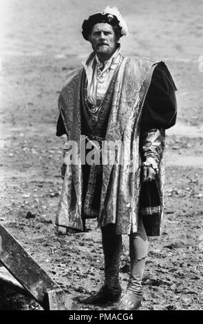Robert Shaw im Charakter als Heinrich der VIII während der Dreharbeiten zu "ein Mann für alle Jahreszeiten" 1966 Datei Referenz # 32368 212 THA Stockfoto
