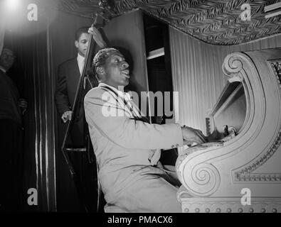 Portrait von Erroll Garner, New York, N.Y., zwischen 1946 und 1948. Foto: William P. Datei Referenz # 32368 481 THA Stockfoto