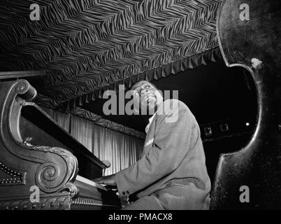 Portrait von Erroll Garner, New York, N.Y., zwischen 1946 und 1948. Foto: William P. Datei Referenz # 32368 483 THA Stockfoto