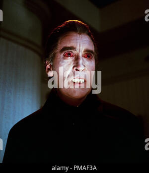 Christopher Lee, 'Dracula-ist auferstanden aus dem Grab "1968 Hammer Filme Datei Referenz # 32633 212 THA Stockfoto