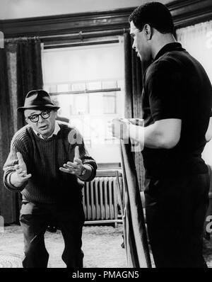 Regisseur Billy Wilder mit Ron Reich am Set von "Fortune Cookie" 1966 United Artists Datei Referenz # 32733 202 THA Stockfoto