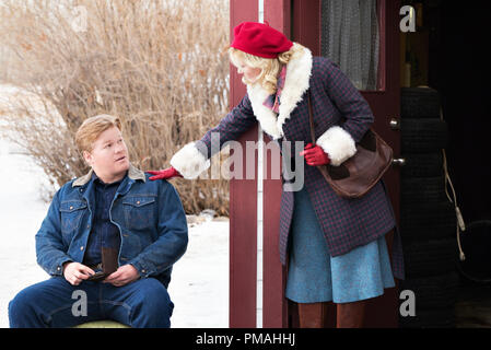 FARGO -- "Vor dem Gesetz" - Episode 202 (lüftet Oktober 19, 10:00 pm E/p) dargestellt: (L-R), Jesse Plemons, wie Ed Blumquist, Kirsten Dunst wie Peggy Blumquist. Stockfoto