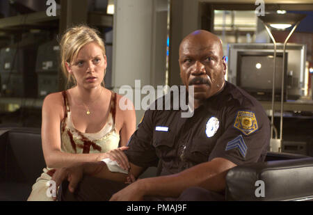 (L und R) SARAH POLLEY als Ana und VING RHAMES als Kenneth in der Zombie Action-thriller, Dämmerung der Toten. (2004) Stockfoto