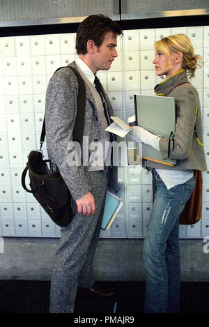 Sam Foster (Ewan McGregor) und seine Freundin Lila Culpepper (Naomi Watts) versuchen, Sinn des Geistes zu machen - Biege Ereignisse um sie herum geschieht, bleiben. 2005 Stockfoto