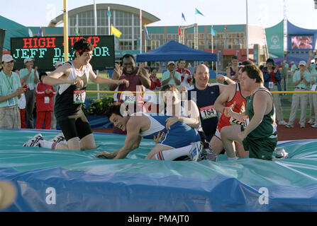 Von links: Geoffrey Arend, Leonard Earl Howze (rotes Hemd), Johnny Knoxville, Bill Chott, Edward Barbanell, Jed Rees (orange Shirt) und John Taylor in der Ringer. 2005 Stockfoto