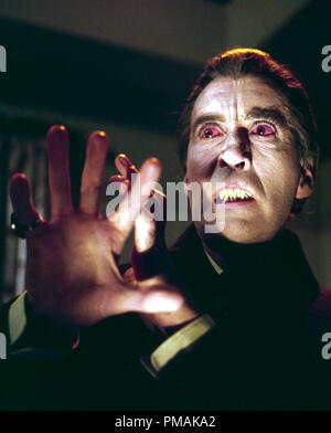 Christopher Lee, 'Dracula-ist auferstanden aus dem Grab" (1968) Hammer FilmsFile Referenz # 33300 348 THA Stockfoto