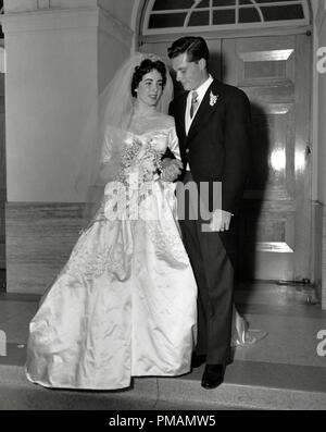 Elizabeth Taylor und Conrad Hilton am Tag ihrer Hochzeit, 1950 Datei Referenz # 33505 056 THA nur für redaktionelle Verwendung - Alle Rechte vorbehalten Stockfoto