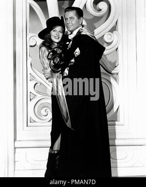 Film Still / Werbung immer noch von "Gilda" Rita Hayworth, Glenn Ford 1946 Columbia/Kino Verlage Sammlung - Keine Freigabe - Nur für redaktionelle Verwendung Datei Referenz # 33505 388 THA Stockfoto