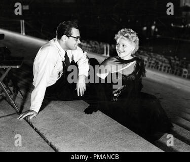 Film still/Publicity still von „Born Yourself“ William Holden, Judy Holliday 1950 Columbia - No Release - for redtorial Use File Reference # 33505 514THA Stockfoto