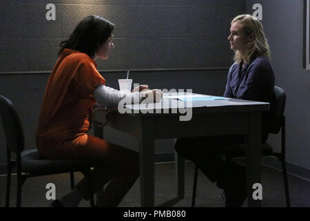 Die Brücke - "Betrachter" - Episode 11 (Lüftet ; Mittwoch; 17. September; 10:00 Uhr e/p) dargestellt: (L-R) Franka Potente als Eleanor Nacht, Diane Kruger als Sonya Kreuz. CR: Byron Cohen/FX Network Stockfoto