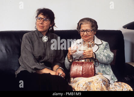 Film Still oder Werbung immer noch von "New York Stories" (Ödipus Wracks), Julie Kavner, Mae Questel © 1989 Touchstone Pictures Alle Rechte vorbehalten Datei Referenz # 33025 062 THA für die redaktionelle Nutzung nur Stockfoto