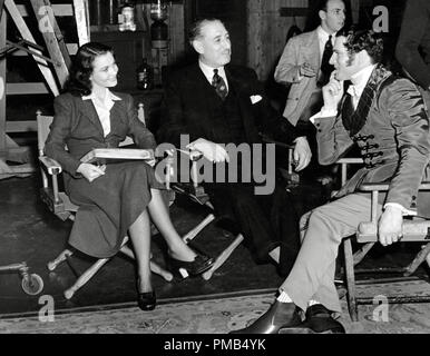 Vivien Leigh und Laurence Olivier mit millionär Sir Victor Sassoon am Set von "Waterloo Bridge" 1940 MGM Datei Referenz # 33371 458 THA Stockfoto