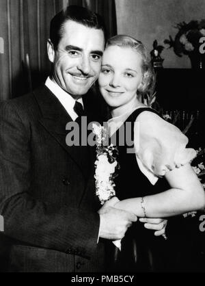 John Gilbert mit dem vierten Frau Virginia Bruce ca. 1934 Datei Referenz # 33536 507 THA Stockfoto