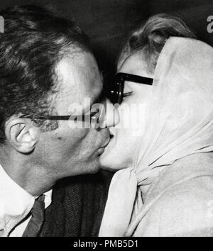 Arthur Miller und Marilyn Monroe in London 1956 Aktenzeichen 33536 508THA Stockfoto