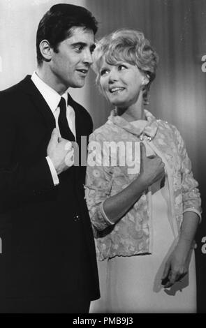 Petula Clark, Sacha Distel, 1966 © GFS/Hollywood Archiv - Alle Rechte vorbehalten File Reference # 32557 817 THA Stockfoto