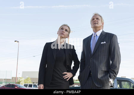 Rhea Seehorn als Kimberly Wexler und Patrick Fabian als Howard Hamlin - BESSERE CALL SAUL - Staffel 1, Episode 4 - Foto: Ursula Coyote/AMC Stockfoto