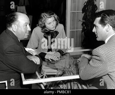 Regisseur Alfred Hitchcock, Ingrid Bergman und Cary Grant auf dem Set von 'berüchtigten' 1946 RKO Datei Referenz # 32914 558 THA Stockfoto