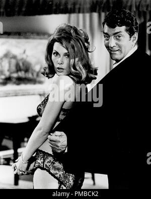 Stella Stevens, Dean Martin "Schalldämpfer" (1966) Columbia Datei Referenz # 32914 773 THA Stockfoto
