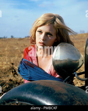Faye Dunaway in einem Studio Werbung immer noch von "Bonnie und Clyde" (1967), Warner Bros.-Datei Referenz # 32914 780 THA Stockfoto