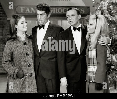 Deana Martin, Dean Martin, Frank Sinatra und Nancy Sinatra, Dean Martin Show "Christmas Show 1967 NBC Datei Referenz # 32914 823 THA Stockfoto