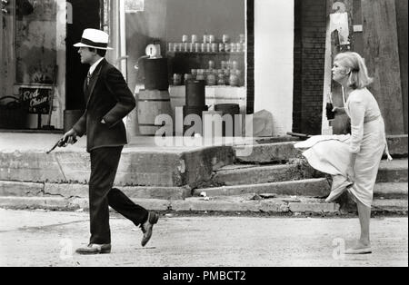 Faye Dunaway in einem Studio Werbung immer noch von "Bonnie und Clyde" (1967), Warner Bros.-Datei Referenz # 32914 838 THA Stockfoto