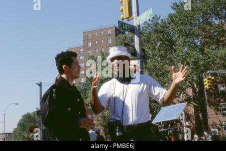 JOHN LEGUIZAMO und Regisseur Franc. REYES' Empire prallen zwei Welten aufeinander" (2002) Stockfoto