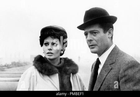 Sophia Loren, Marcello Mastroianni, "Gestern, Heute und Morgen" (1963), Botschaft Bilder (aka Ieri, oggi, DOMANI) Datei Referenz # 33371 682 THA Stockfoto