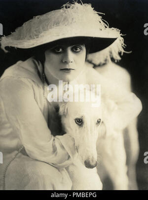 Theda Bara, ca. 1915 Datei Referenz # 33371 874 THA Stockfoto