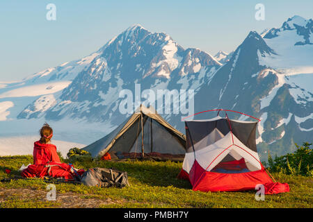 Rucksack zur Spencer Gletscher Sitzbank, Chugach National Forest, Alaska. Stockfoto