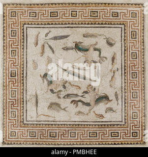 Marine Mosaik (zentrale Gremium aus drei Platten aus einer Etage). Datum/Zeitraum: 200-230. Mosaiken. Mosaik (Stein und Glas mosaiksteinen). Höhe: 2915 mm (114.76 in.); Breite: 2 870 mm (112.99). Autor: Unbekannt. Stockfoto
