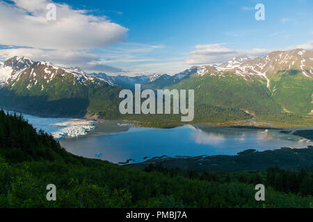 Anzeigen von Spencer Gletscher Sitzbank Kabine, Chugach National Forest, Alaska. Stockfoto