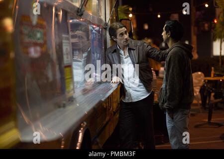 Jake Gyllenhaal als Lou Bloom und Riz Ahmed als Rick in NIGHTCRAWLER Stockfoto