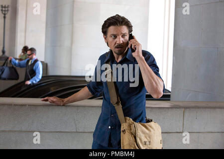 Jeremy Renner Sterne als engagierte Reporter Gary Webb in TÖTEN, DER BOTE, ein Focus Features frei. Stockfoto