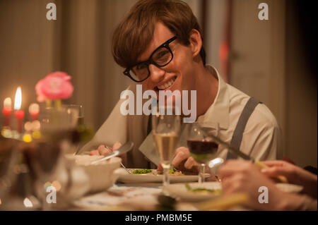 Eddie redmayne Sterne wie Stephen Hawking in den Academy Award Sieger James Marsh ist DIE THEORIE VON ALLEM, ein Focus Features frei. Stockfoto