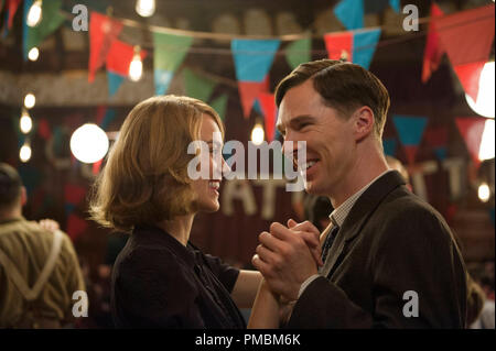 (L - R) Keira Knightley und Benedict Cumberbatch Stern in der Nachahmung SPIEL Stockfoto