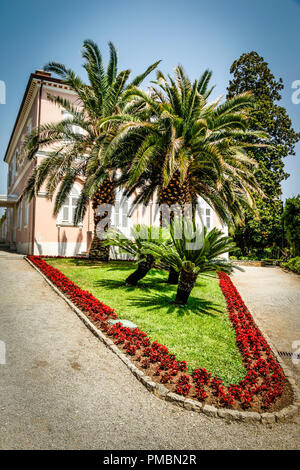 Die rosa Milenji Amadria Park Hotel in Opatija an der Kroatischen Adria Riviera Stockfoto