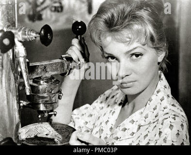 Ewa Krzyzewska, "Asche und Diamant" Polen 1958 Datei Referenz # 33480 709 THA Stockfoto