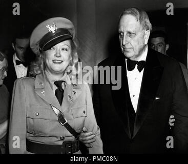 Marion Davies und William Randolph Hearst auf einer ihrer berühmten Kostümpartys um 1941. Dateireferenz # 33480 906THA Stockfoto